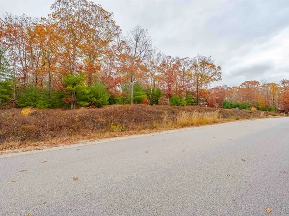 9 Chestnut Way, Lee, NH 03861