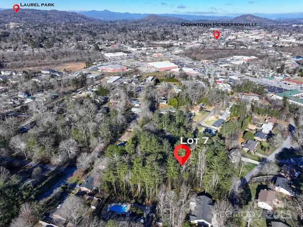 7 Balsam Rd, Hendersonville, NC 28792