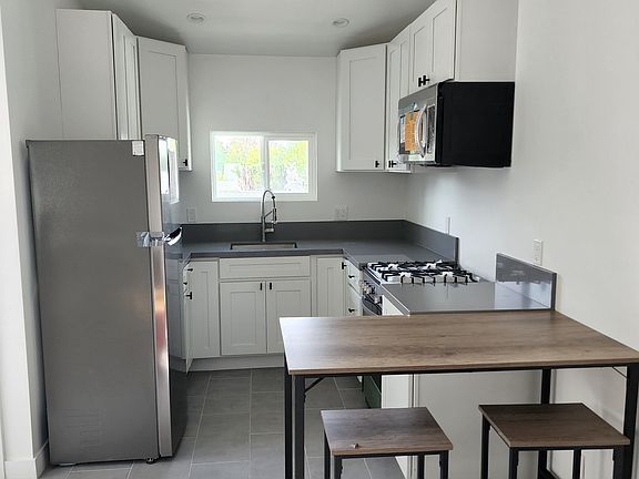 5th image of 6653 Melba Ave #2