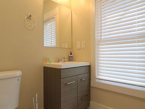 5th image of 1952 Quechee Main St Unit A