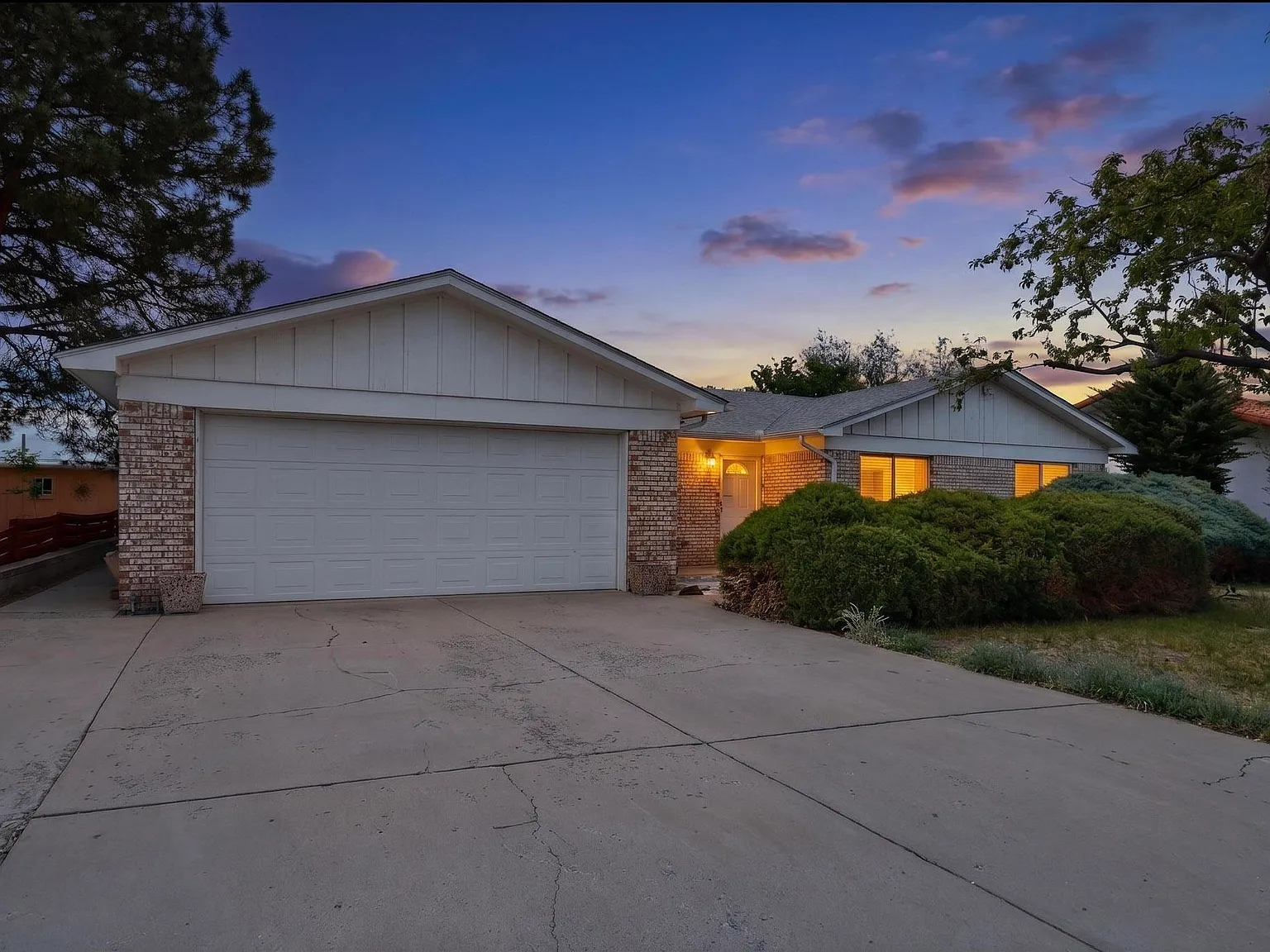 9912 Dorothy Pl NE — Photo 1