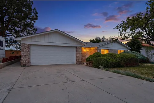 9912 Dorothy Pl NE Photo 1