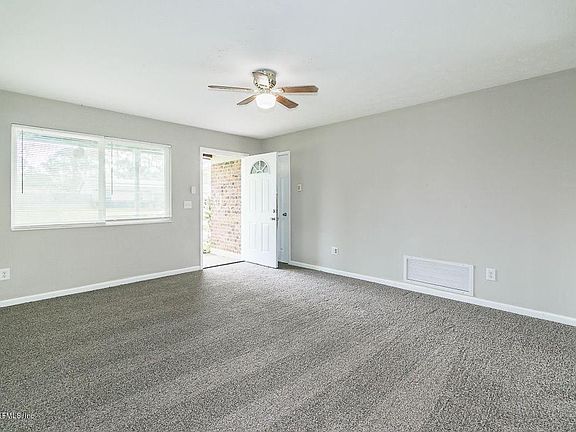 3rd image of 226 Deerwood Cir W
