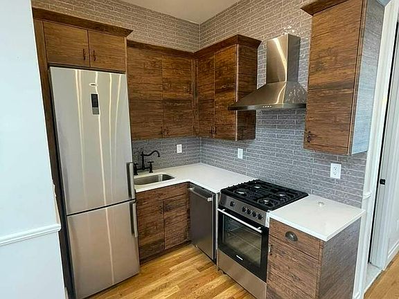 4th image of 348 Melrose St #3B