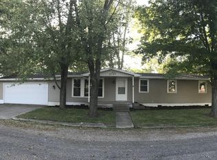 1314 Lynwood Pl, Marshall, IL 62441