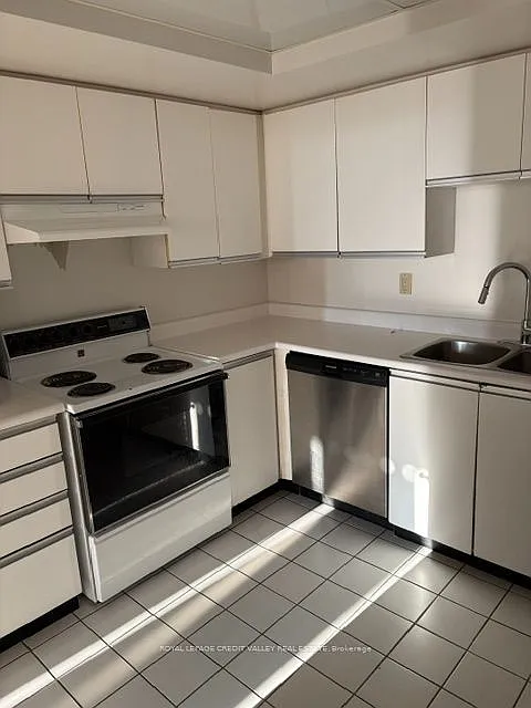 3 bed, $2,900 — Photo 2