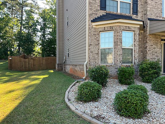 3rd image of 352 Shagbark Ln