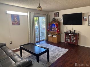 138 Darwin Ln, North Brunswick, NJ 08902