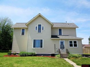 230 S Cordova Ave, Le Center, MN 56057