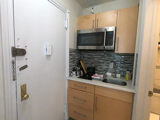 Rented by Compass | media 23