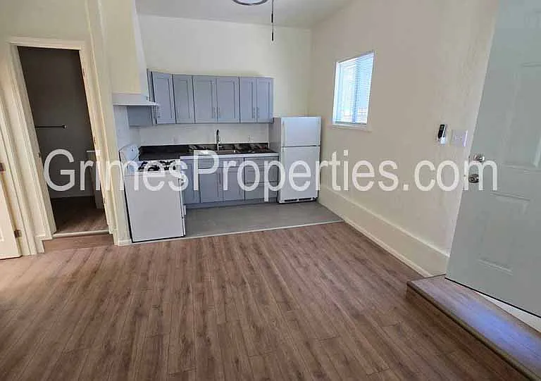 2613 McEarl Ave SE #2601-A — Photo 2