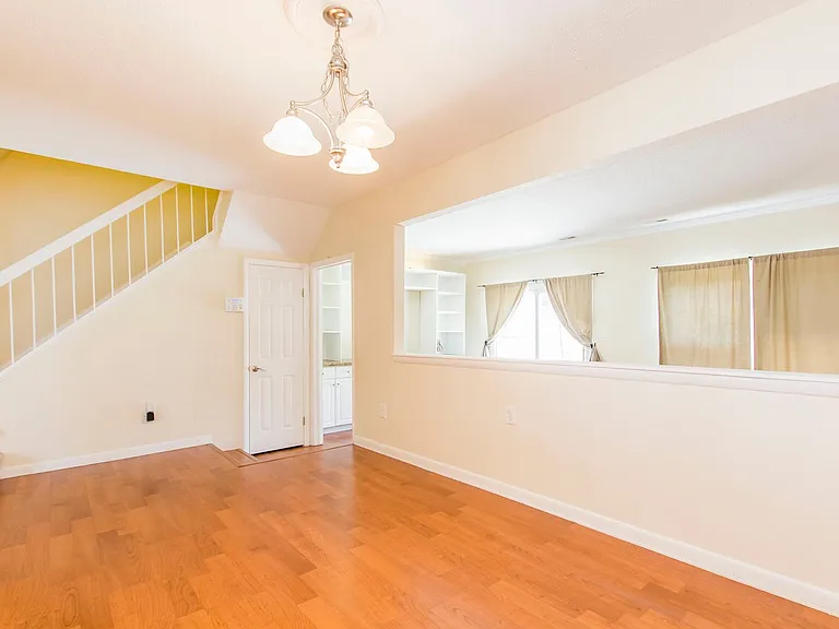 640 Counselor Sq — Photo 12