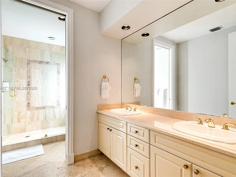 709 Idlewyld Dr — Photo 43