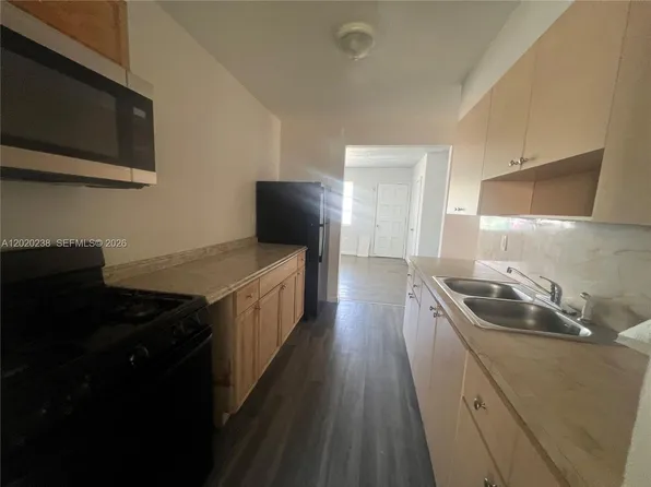 740 NW 31st St #1, Miami, FL 33127