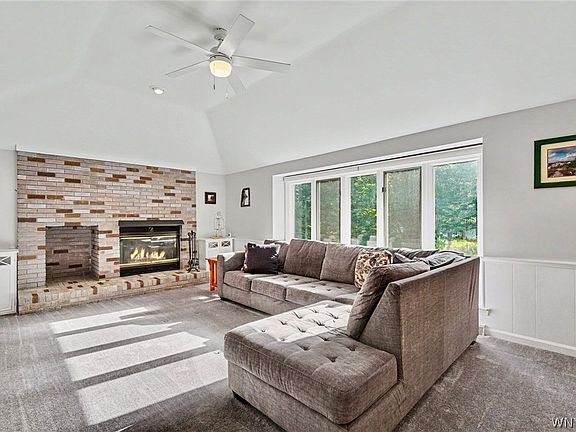 4th image of 4 Curley Dr
