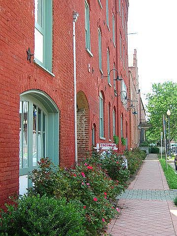 1st image of 522 Bridge St APT 1B