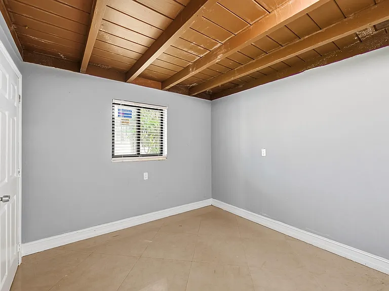 740 E Evanston Cir — Photo 35