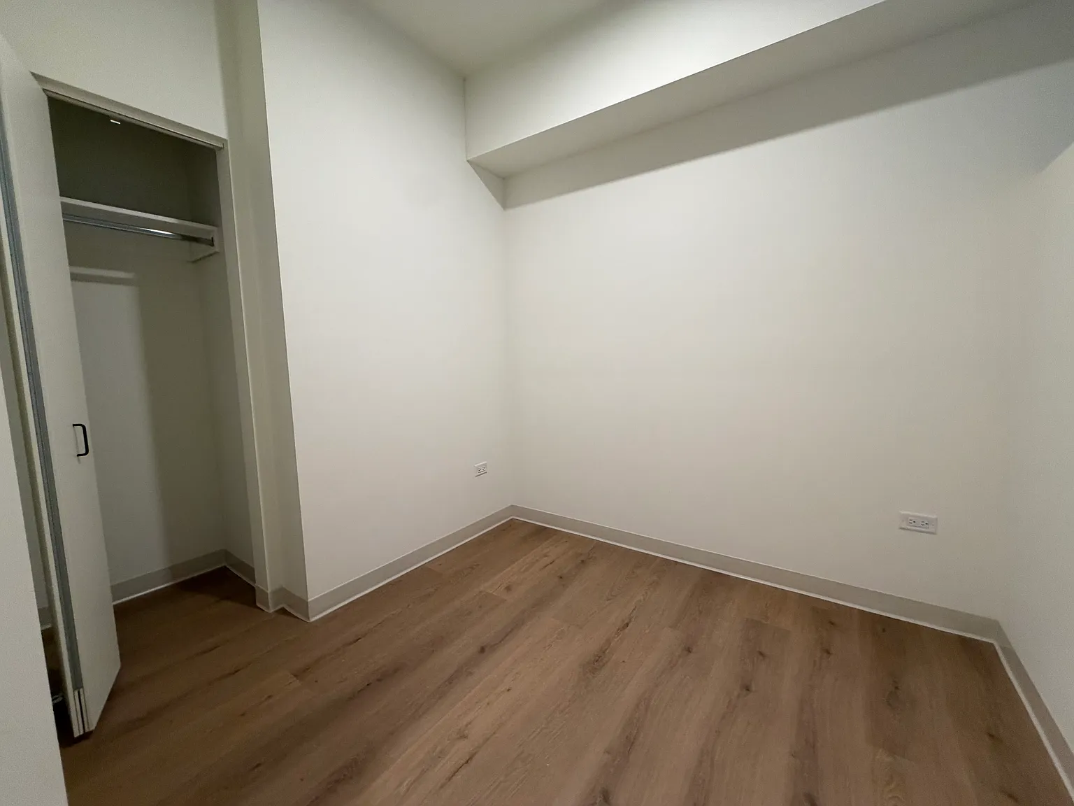 1 bed, $2,104 — Photo 4