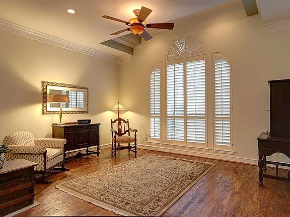 4th image of 318 Pecan Hollow Dr