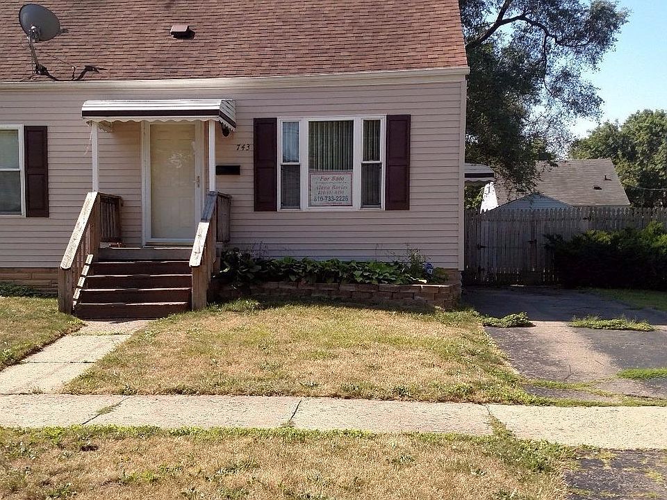 1st image of 743 Lincoln Ave