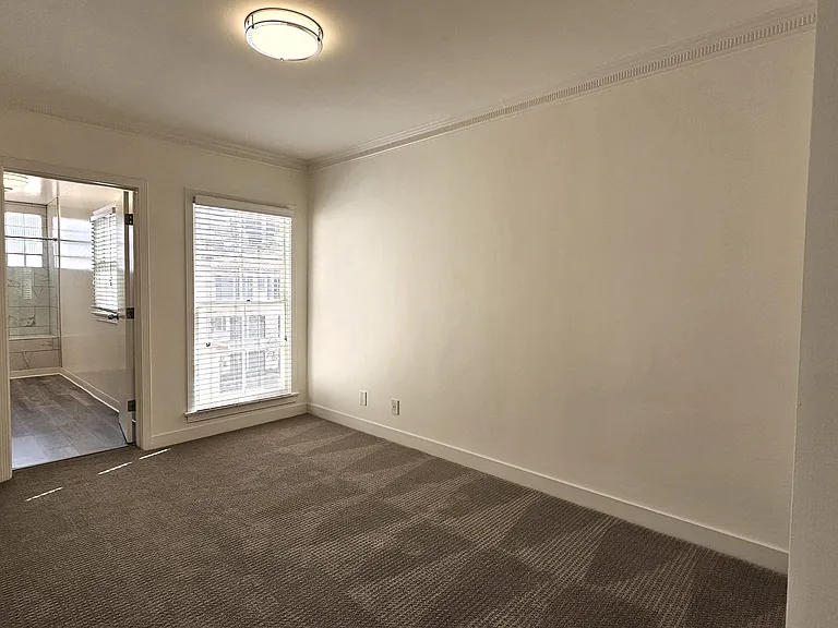 Lindbrook Manor Apartments — Photo 50
