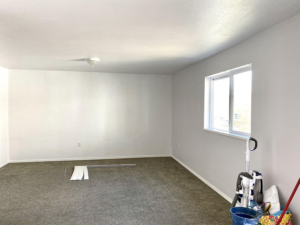 2nd image of 224 Baker St #5
