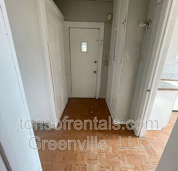 1222 N Limestone St — Photo 2