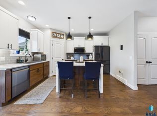 2820 Sweetgrass Dr, Brookings, SD 57006