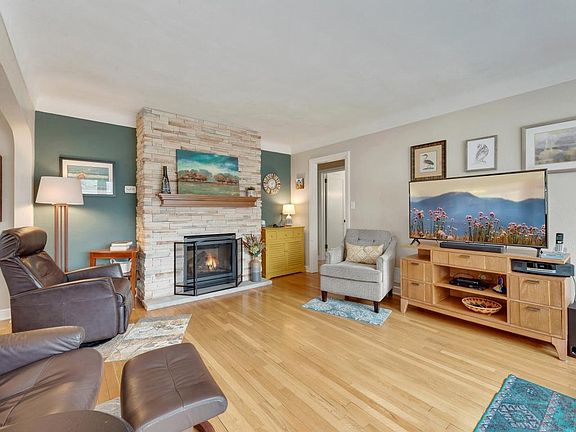 3rd image of 738 Parkview Ave