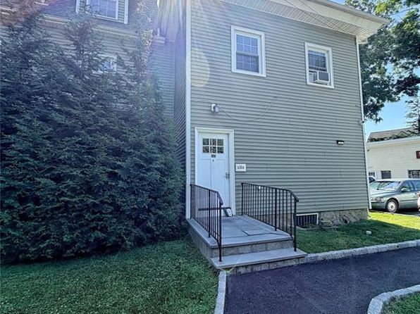 1143 E Main St