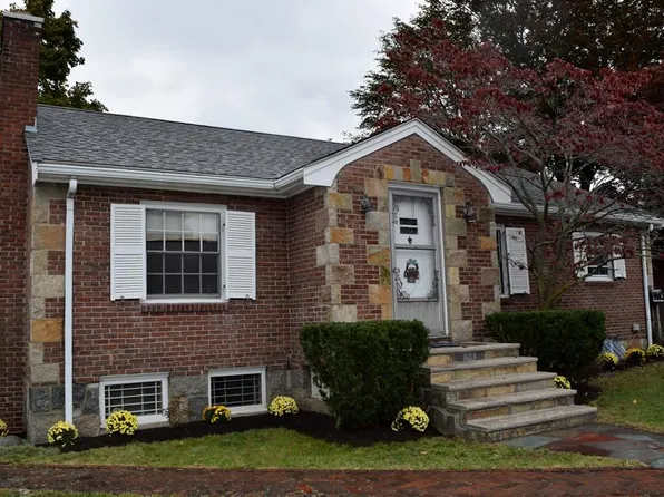 158 Bunker Hill Ln, Quincy, MA 02169