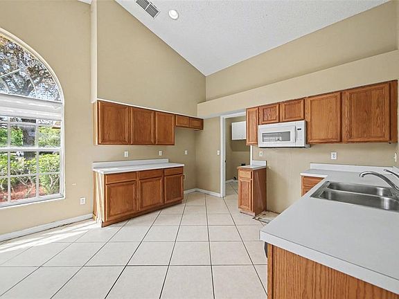 4th image of 2238 Holly Ridge Dr