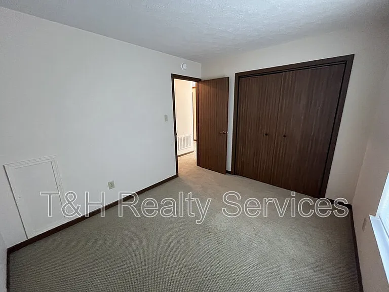 4 Village Pkwy — Photo 10
