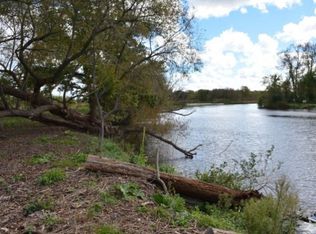 LT2 Oak Shore Ln, Mequon, WI 53092