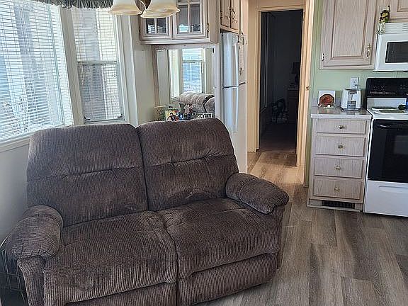 LR power recliner loveseat