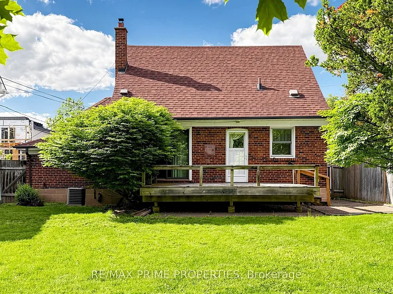 33 Irvington Cres — Photo 30
