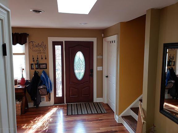 3rd image of 588 Conroy Ave