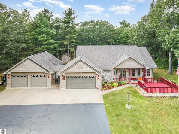 3661 Rollin Hill Ct, Oscoda, MI 48750
