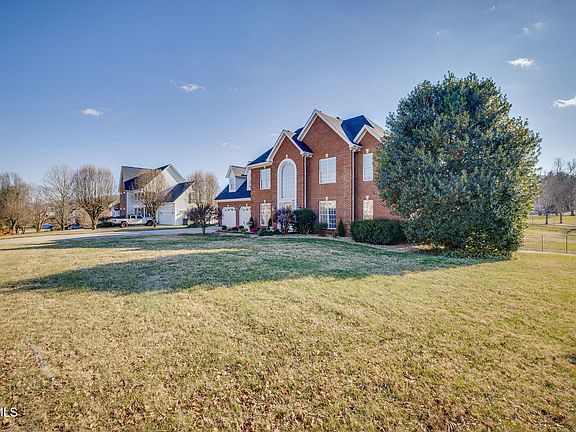 2nd image of 100 Barefoot Landing Dr