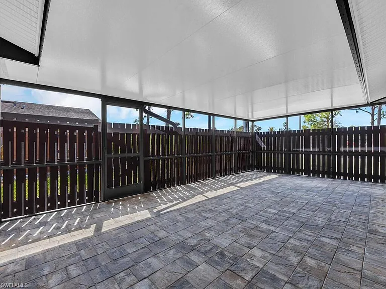5620 Foxlake Dr — Photo 2