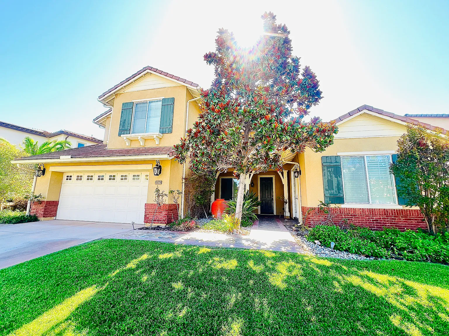 5 bed, 3470 sqft, $4,490 — Photo 2