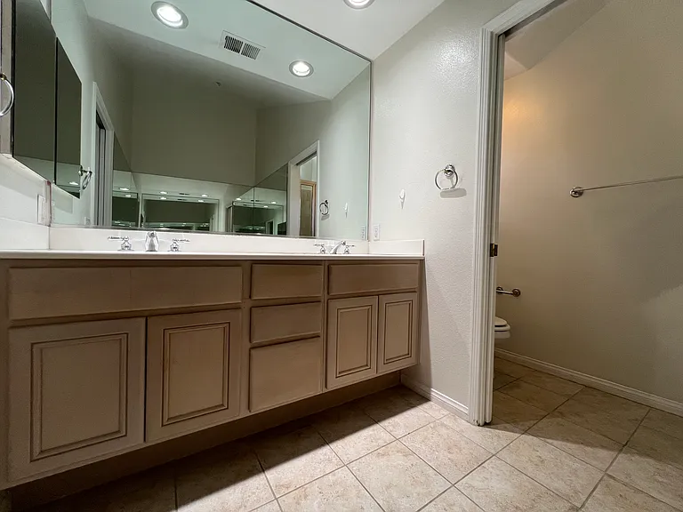 2433 Oneida St #1 — Photo 43