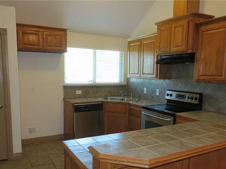 1801 Mead Ln — Photo 7