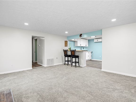 3rd image of 3985 Dale Ave