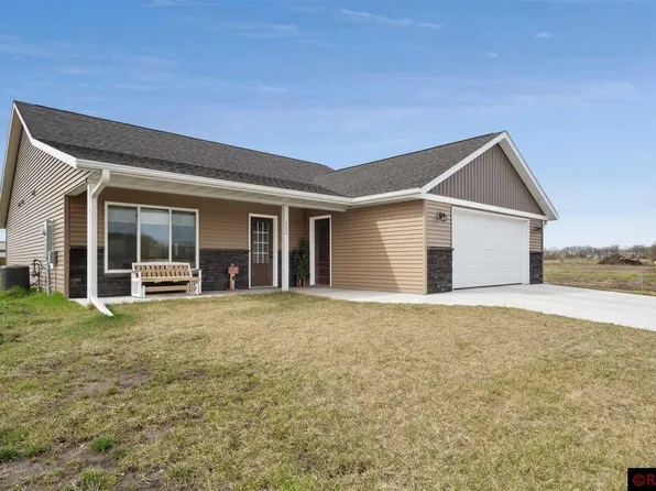 405 22nd Ave NW, Waseca, MN 56093