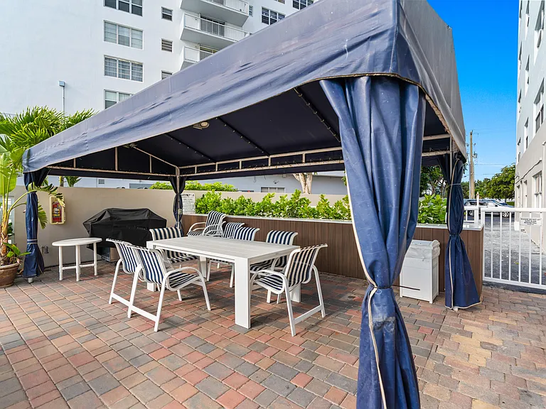 121 Golden Isles Dr #Penthouse 1 — Photo 9