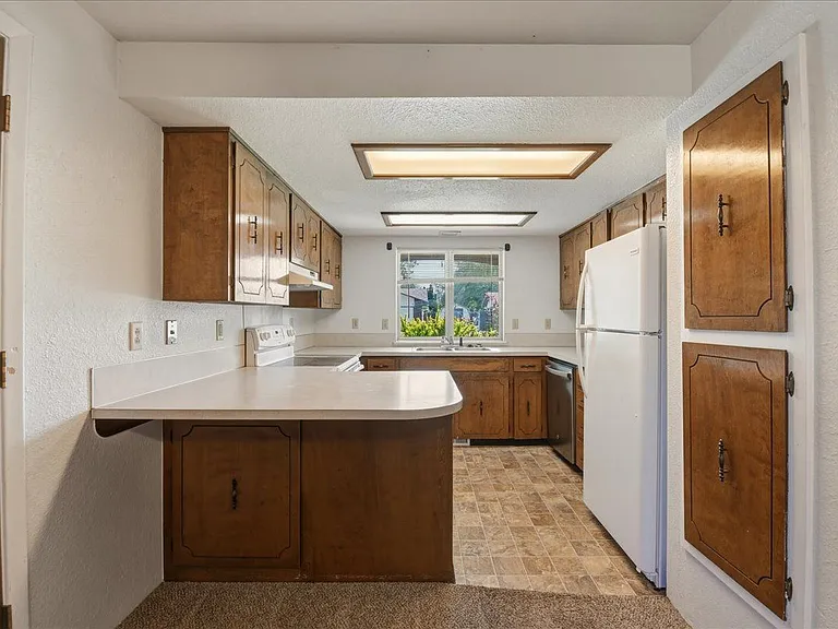 117 N Homedale Ave — Photo 7