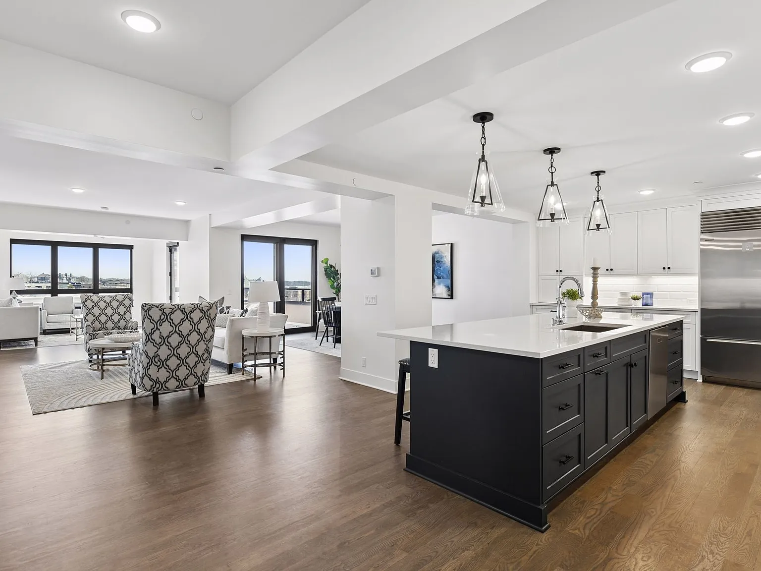 2 bed, 2.5 bath, 2220 sqft, $8,500 — Photo 3