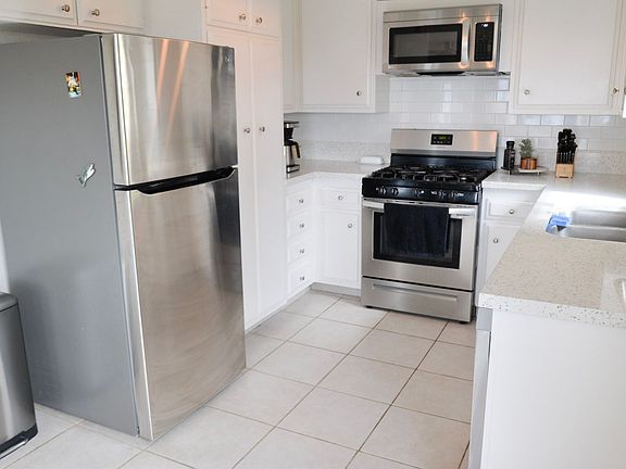3rd image of 223 Avenida Monterey #C