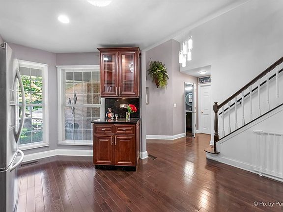 5th image of 305 Lynwood Cir
